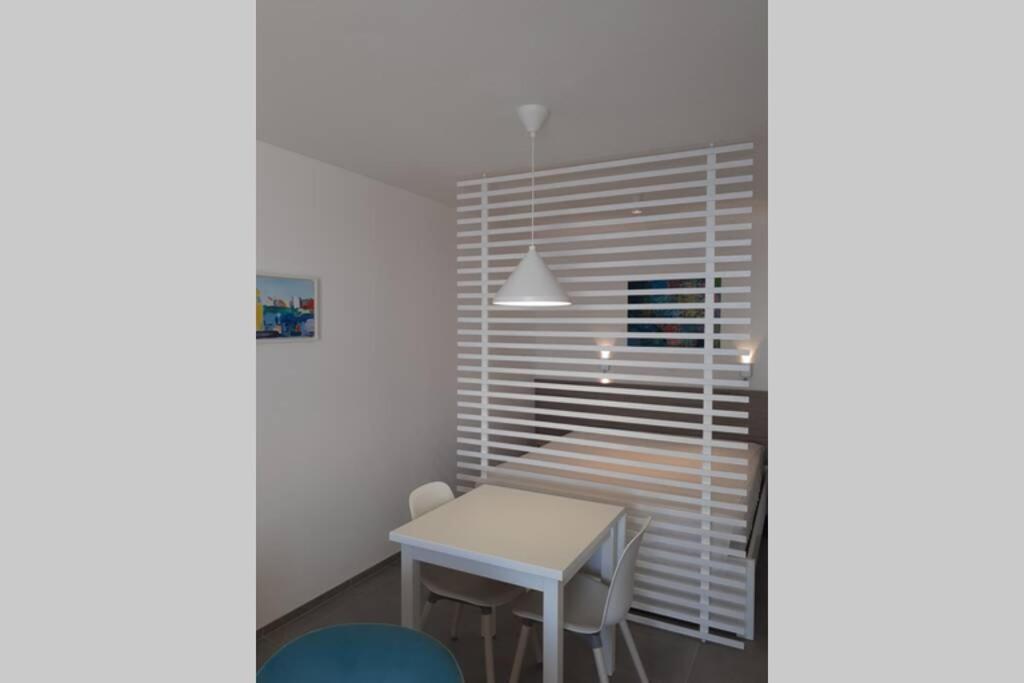 Apartment 87
