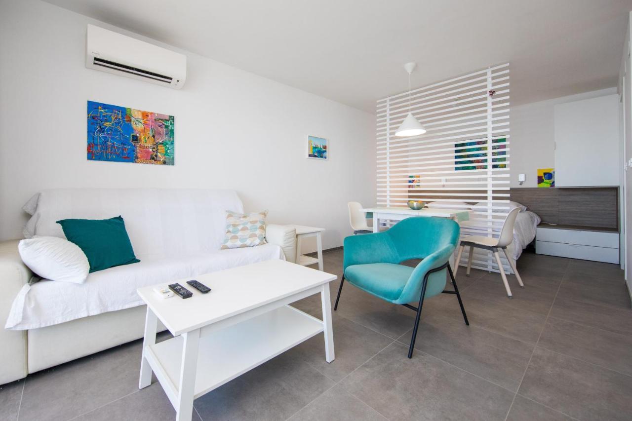 Apartment 87