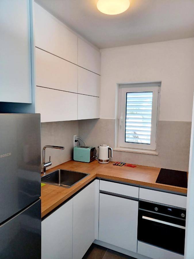 Apartment 87